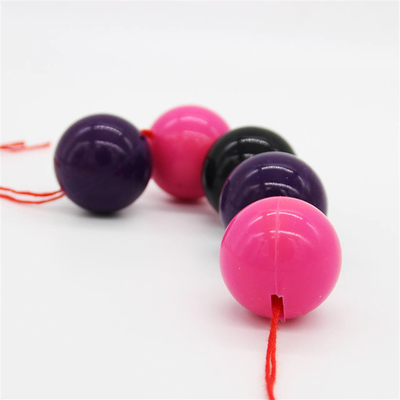 Trous durs mous rebondissants faits sur commande à hautes températures colorent des trous de ceinture de boule en caoutchouc de silicone