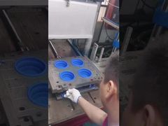 Un examen plus attentif : Entonnoir pliant en silicone de qualité alimentaire à long col de couleur Pantone FDA